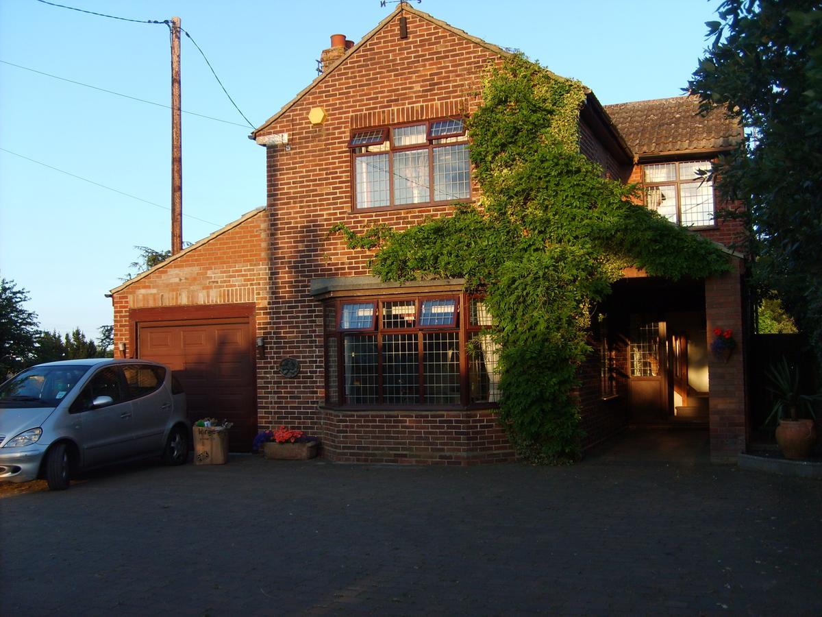Barnfield B&B Saint Osyth Екстериор снимка